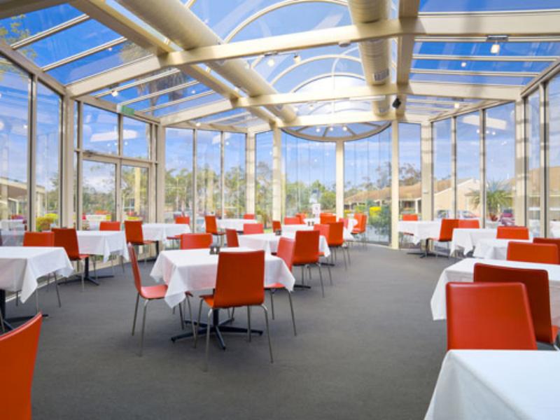 Restaurant
- Best Western Airport Motel & Convention Centre