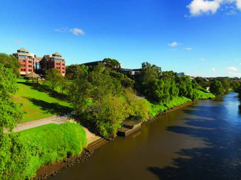 Exterior & River
 - Amora Hotel Riverwalk