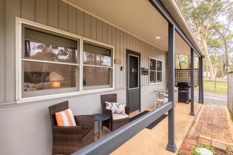 Honeymoon Bay Cottage
 - Bay and Bush Cottages Jervis Bay
