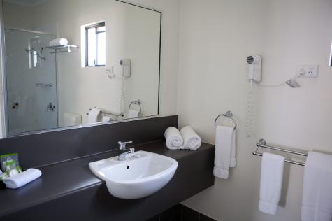 Bathroom
 - Best Western Ascot Lodge Motor Inn