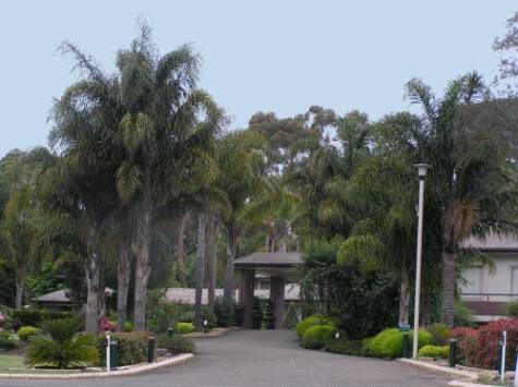 Entrance
- Fairway Motor Inn