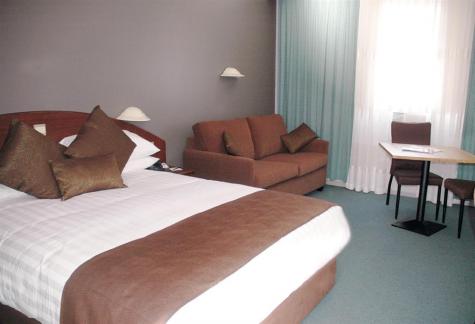 Deluxe queen
 - Hospitality Esperance, SureStay Collection by Best Western