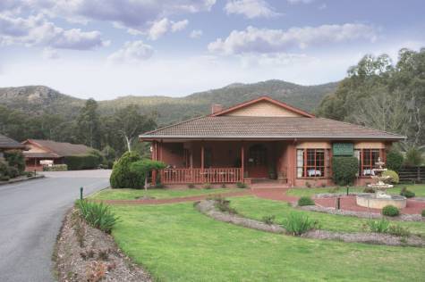 Country Plaza Entrance
- Country Plaza Halls Gap